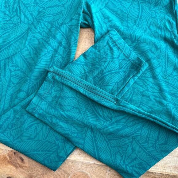 Betabrand Green Leaf Print Stretch Pull On Pants Women Size Medium Long Yoga ML - Picture 3 of 8